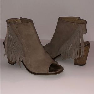 Very Volatile peep-toe booties